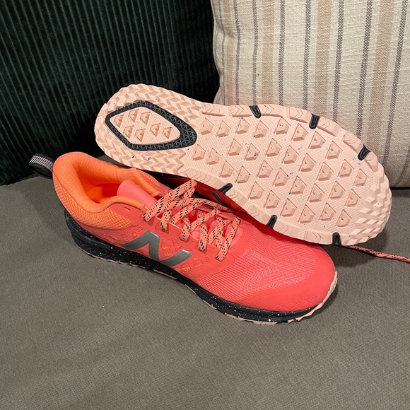 BRAND NEW NEVER WORN - Picture 3 of 3